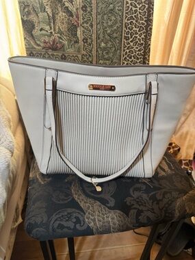 Nicole Lee Cream Ribbed Front Tote with Gold Accents and matching wallet inside